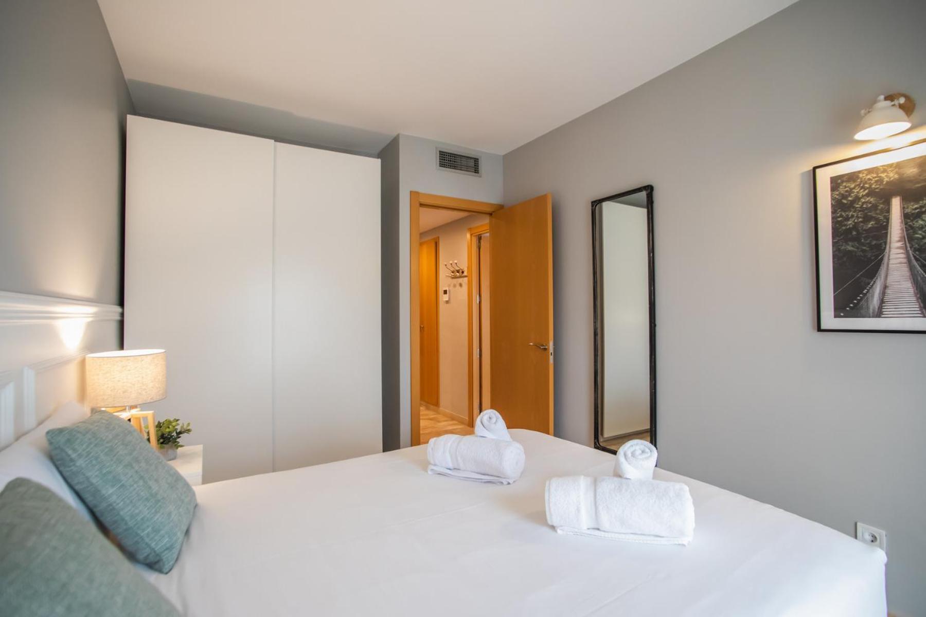 Apartment P1mal1091- Fantastic 3bed Steps Away From Sagrada Barcelona